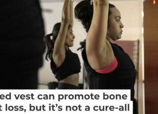Jannelliz Barragan, center, wears a weighted vest during a workout class in New York on Aug. 13, 2025. AP Photo/Shelby Lum